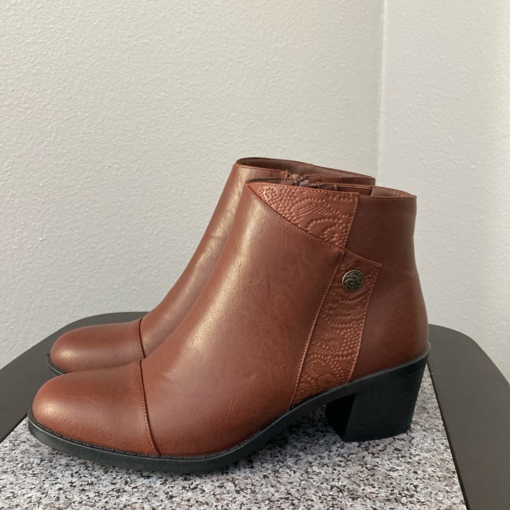 Women’s Easy Street Bootie.